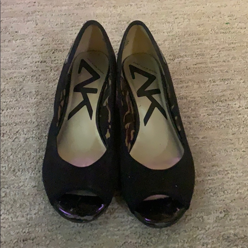 Anne Klein black work flats with slight wedge